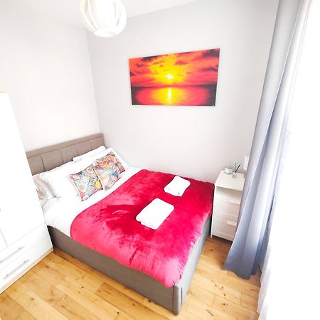 Modern Central Brighton Patio Flat - Free Parking! Luaran gambar