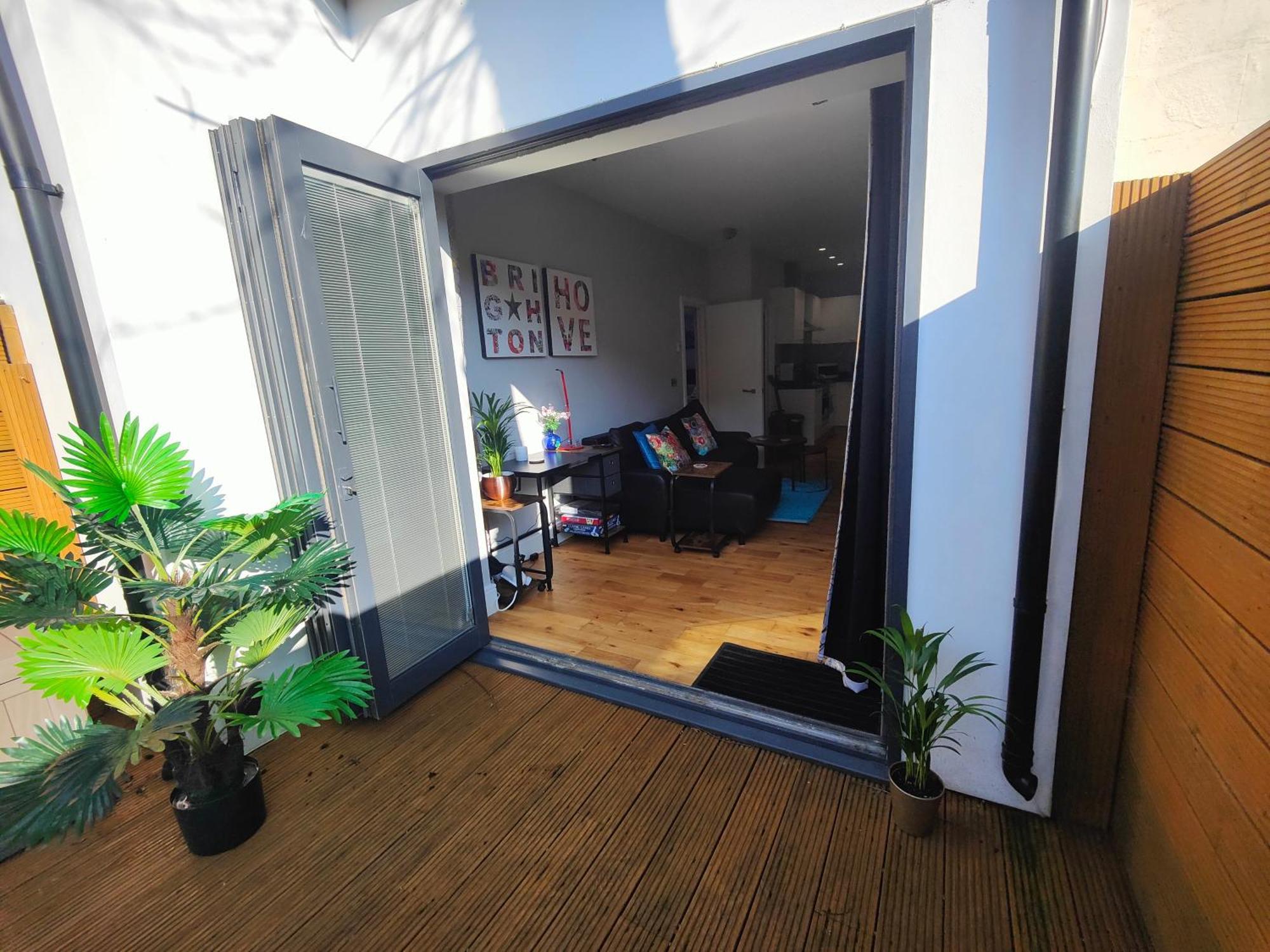 Modern Central Brighton Patio Flat - Free Parking! Luaran gambar