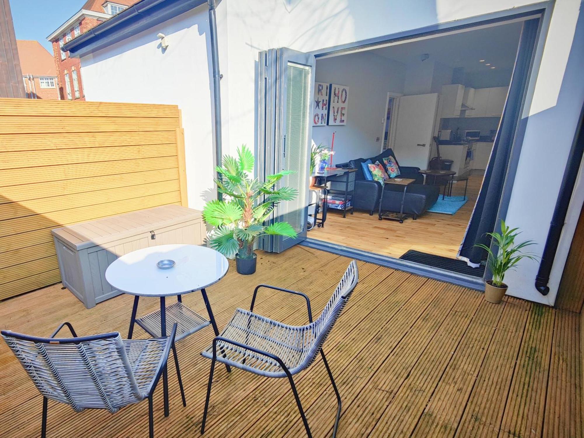 Modern Central Brighton Patio Flat - Free Parking! Luaran gambar